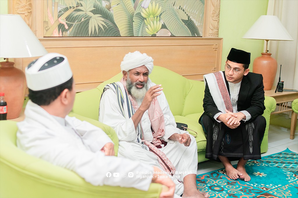 alt="Syekh Awad Karim Al-Aqli dari Sudan disambut di Pondok Modern Al-Barokah"