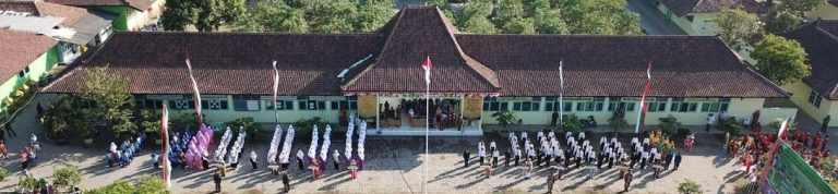 Berdiri diatas dan untuk semua golongan, Berani hidup tak takut mati, takut mati jangan hidup, takut hidup mati saja